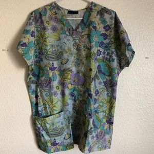 Scrub top floral pattern